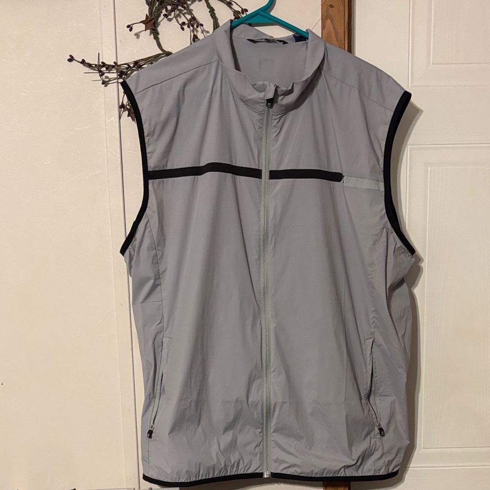 Cutter & Buck Men's Light Gray Vest